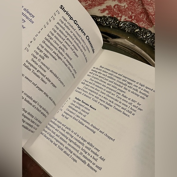 THE BUBBA GUMP SHRIMP COMPANY COOKBOOK. - Picture 7 of 8